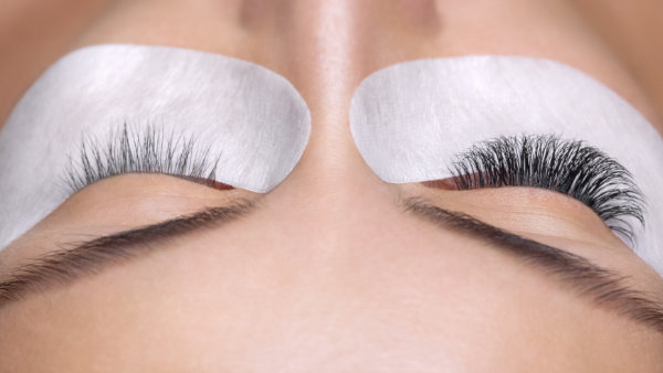 Wimpernverlängerung - Schöne dichte Wimpern für einen verführerischen Augenaufschlag